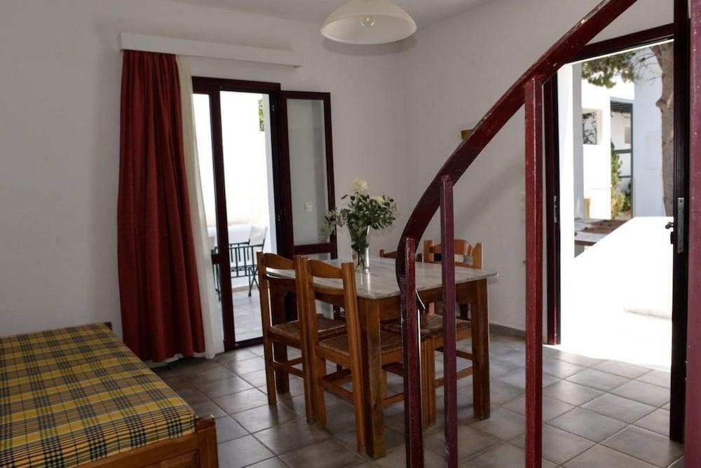 Eva Suites & Apartments Agia Marina  Luaran gambar