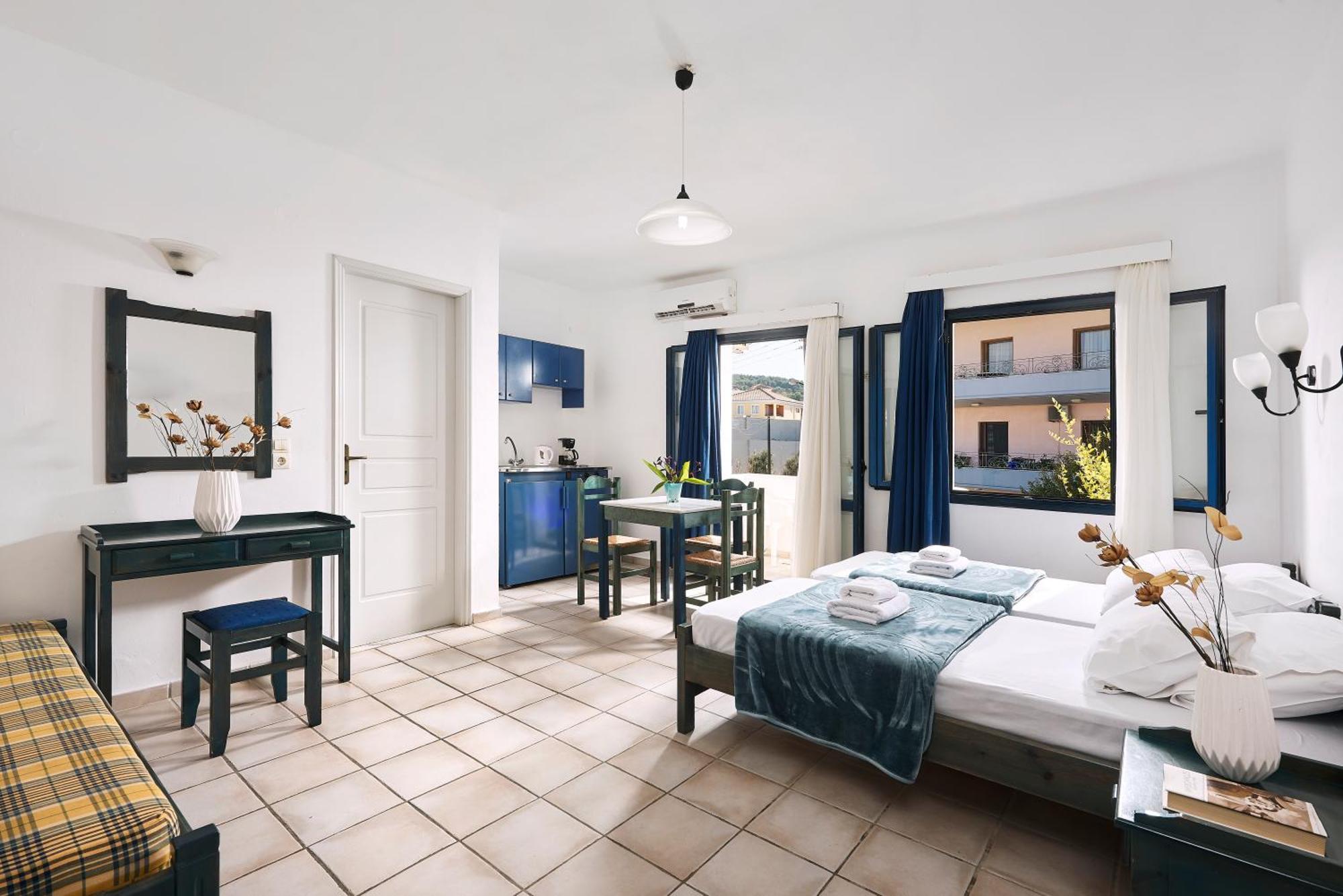 Eva Suites & Apartments Agia Marina  Bilik gambar