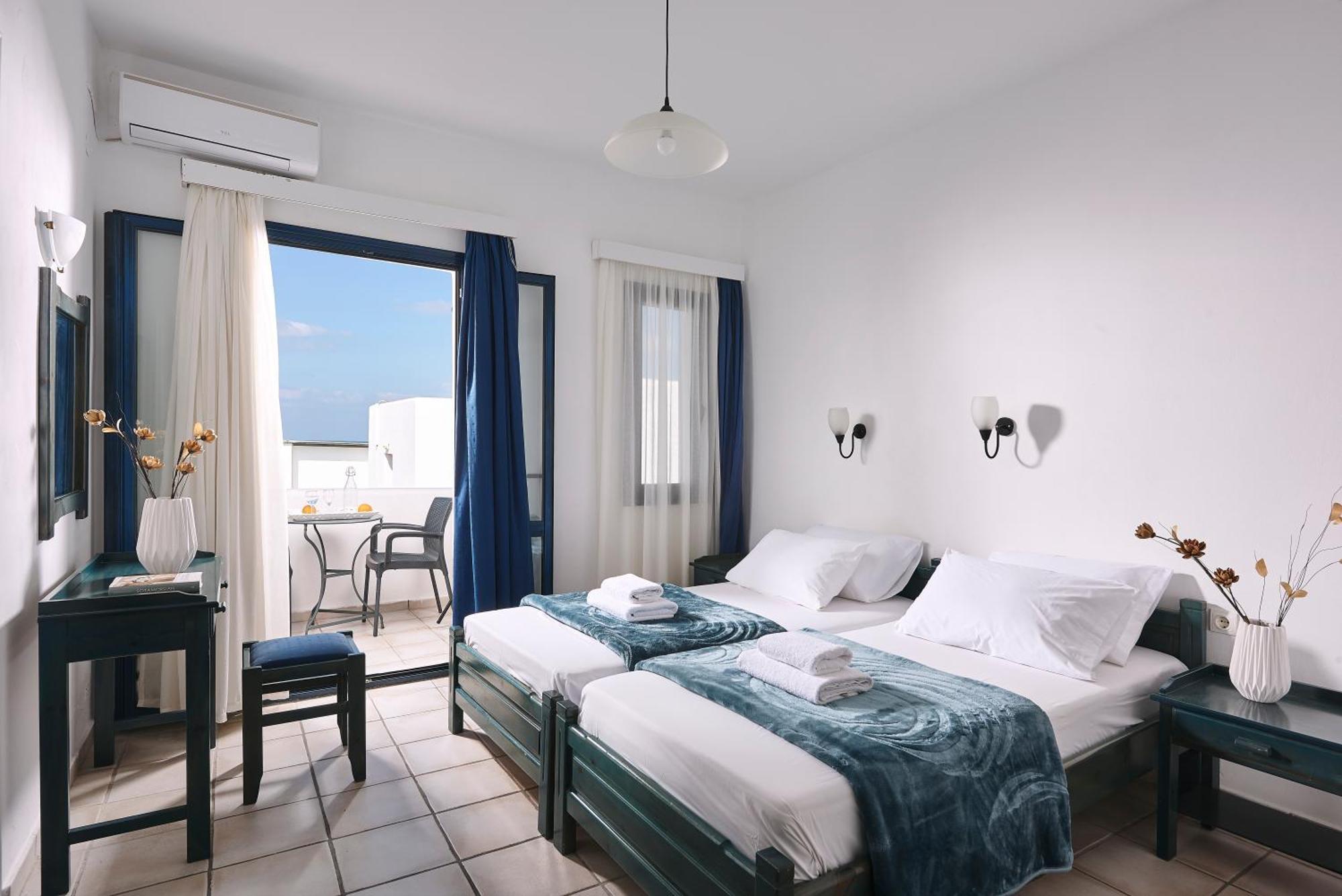Eva Suites & Apartments Agia Marina  Bilik gambar