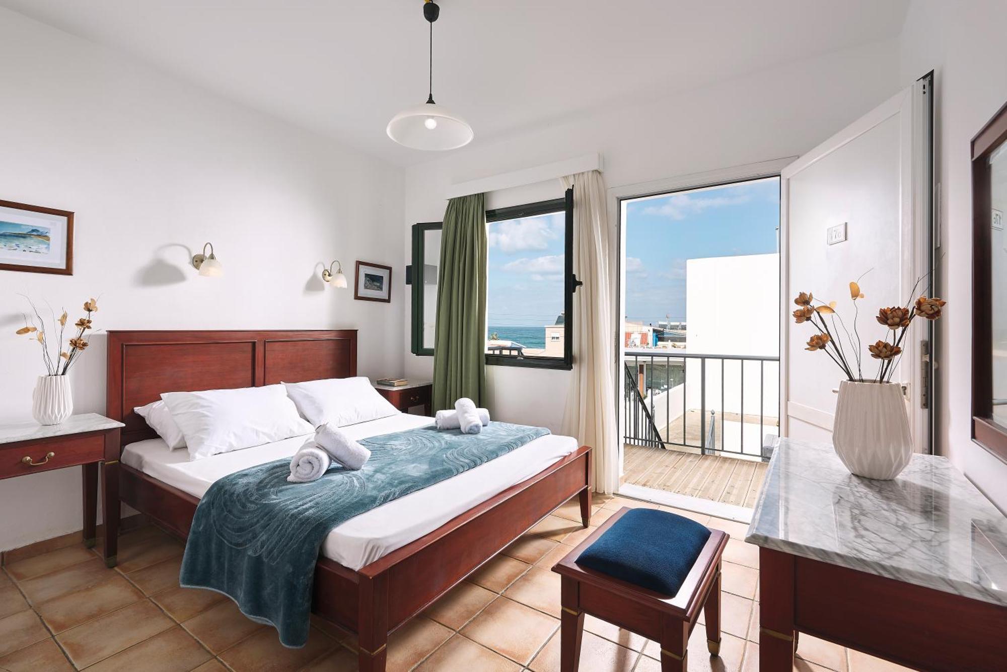Eva Suites & Apartments Agia Marina  Bilik gambar