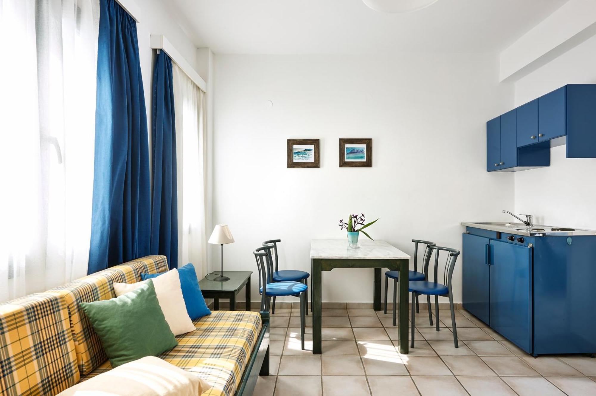 Eva Suites & Apartments Agia Marina  Bilik gambar