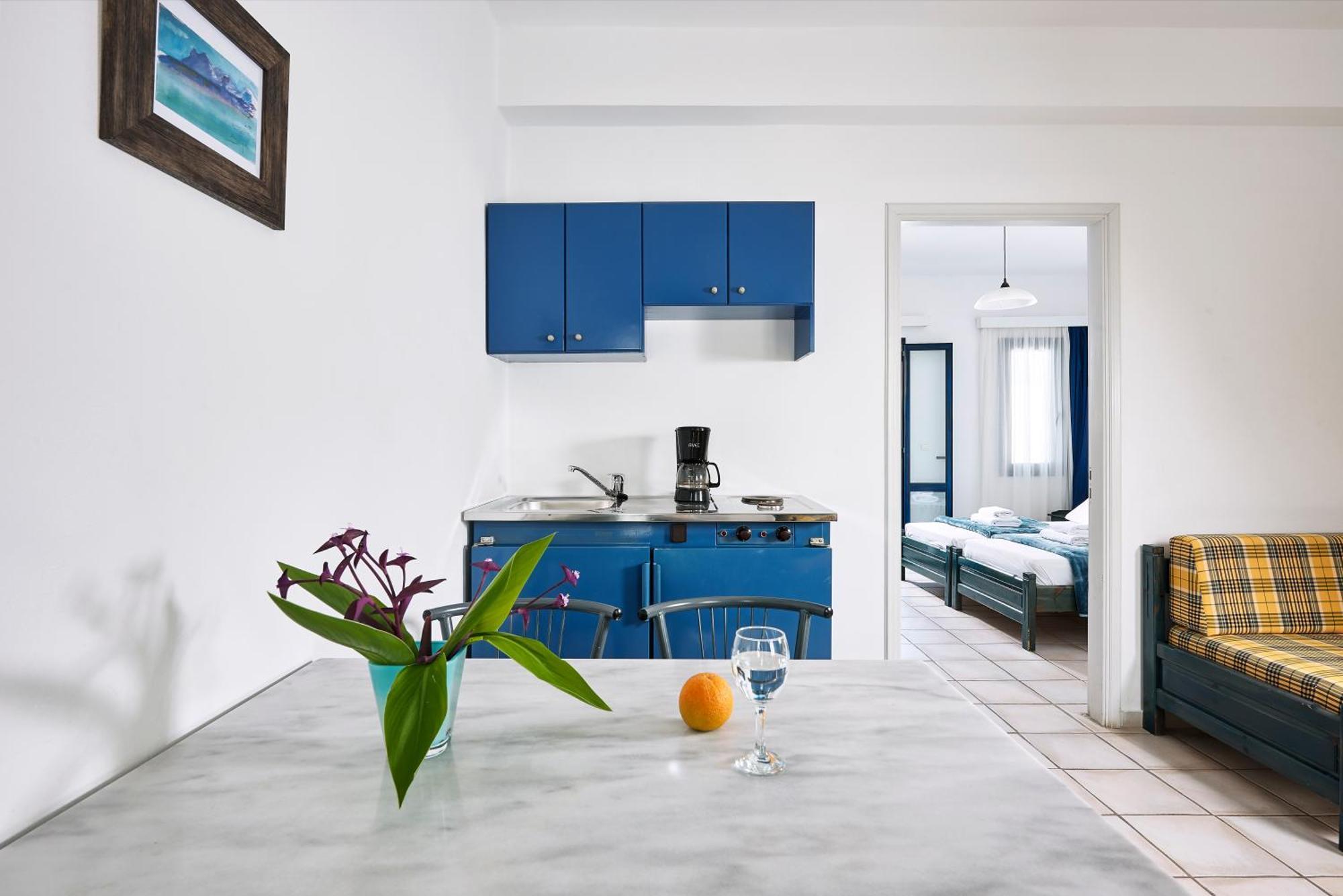 Eva Suites & Apartments Agia Marina  Bilik gambar