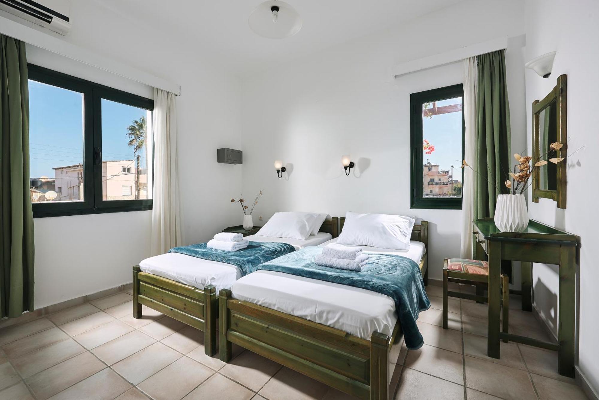 Eva Suites & Apartments Agia Marina  Bilik gambar